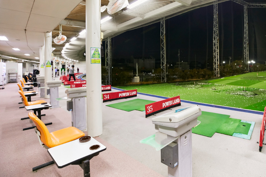 マットにこだわった広々とした打席